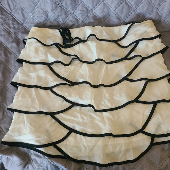 Black and White Ruffle Top - Picture 2 of 2